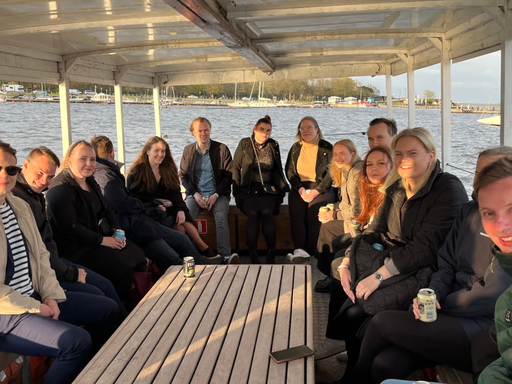 Jurentia_padelia pelaamassa