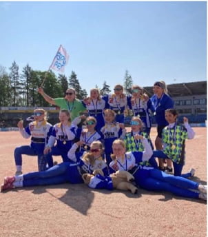 Jurentia tukemassa_Espoon pesis E-tytöt